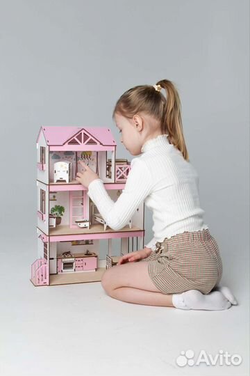 Кукольный домик с мебелью