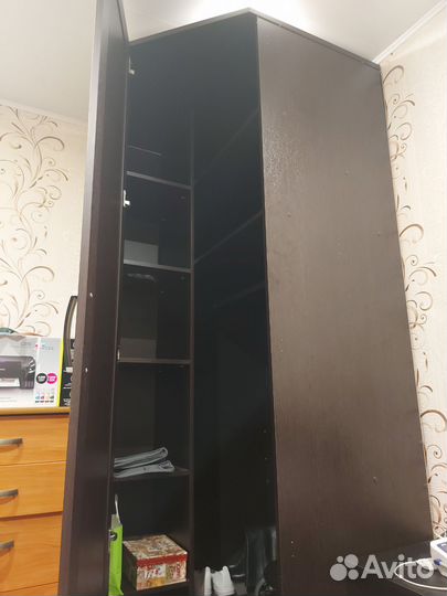 Угловой шкаф