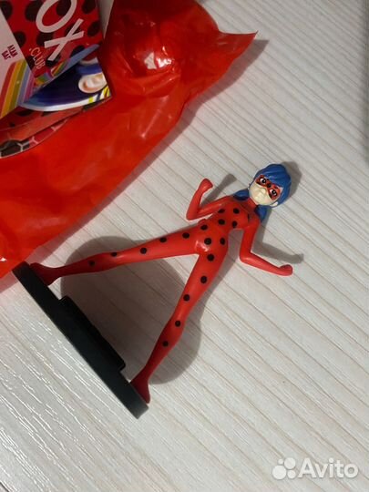 Игрушки из свит бокса Леди баг