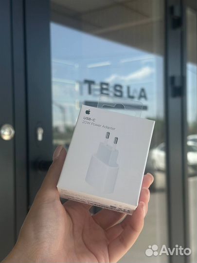 Apple USB-C Power Adapter 20W