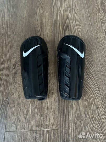 Щитки футбольные nike