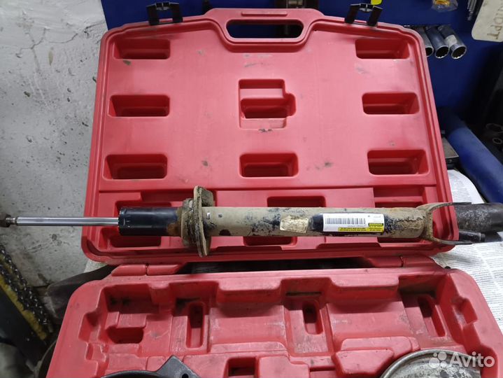 Амортизатор передний mercedes w205 б/у