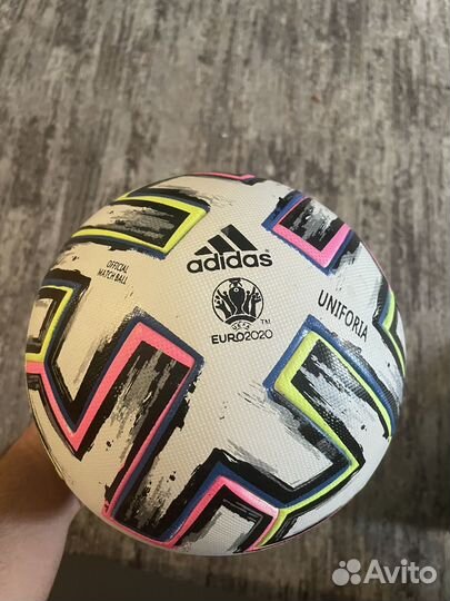 Футбольный мяч adidas