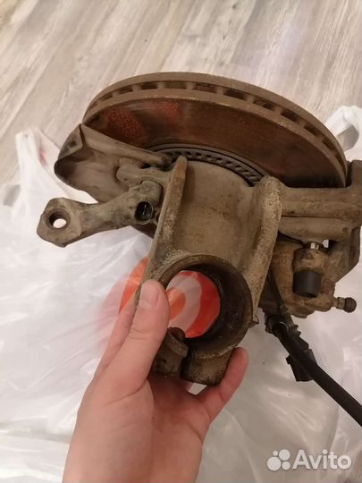 Кулак поворотный левый skoda octavia tour