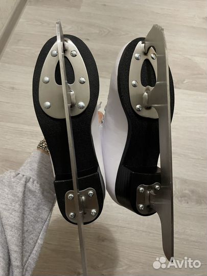 Коньки фигурные 35