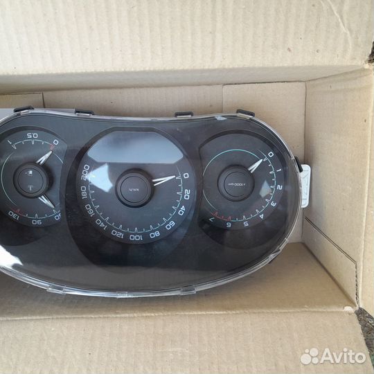 Комбинация приборов веста новая