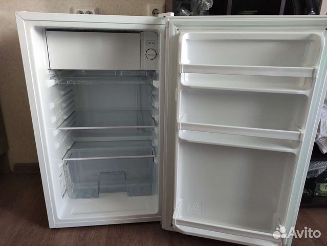 Холодильник Hisense маленький. Торг
