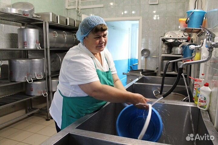 Мойщица посуды