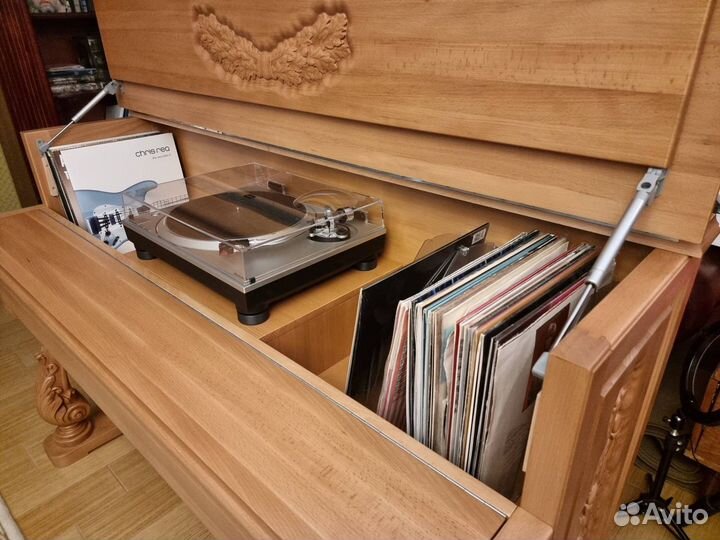 Тумба для проигрывателя виниловых пластинок