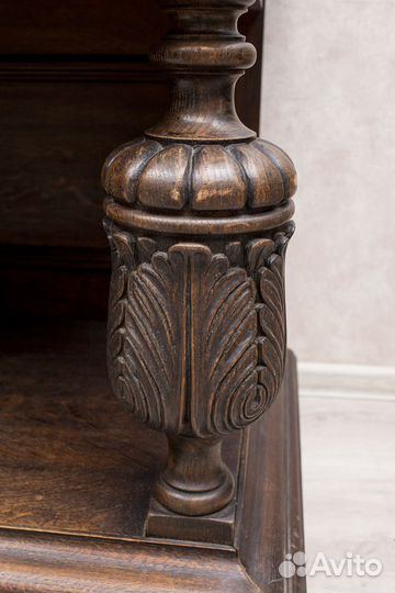 Кабинет-витрина на подставке антиквариат