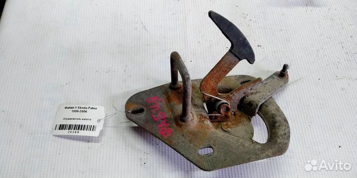 Ограничитель капота Skoda Fabia