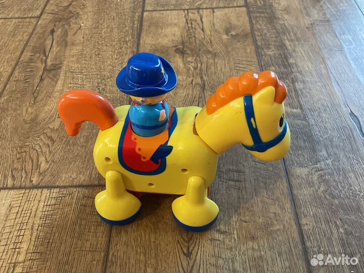 Tomy Игрушка музыкальная ковбой на лошадке