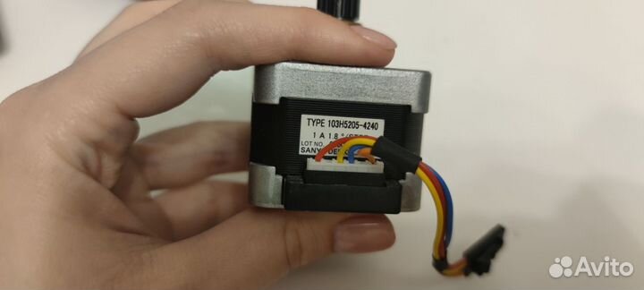 Шаговый двигатель nema 17 type 103H5205-4240