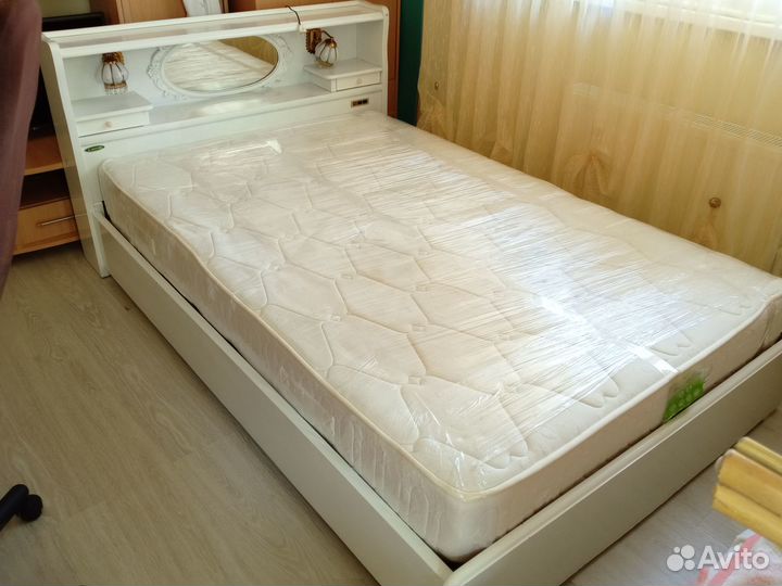 Кровать двухспальная с матрасом бу