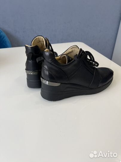 Кроссовки,натуральная кожа