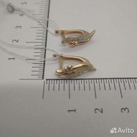 Золотые серьги с камнем