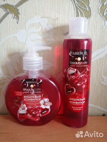 Набор косметики, гели для душа