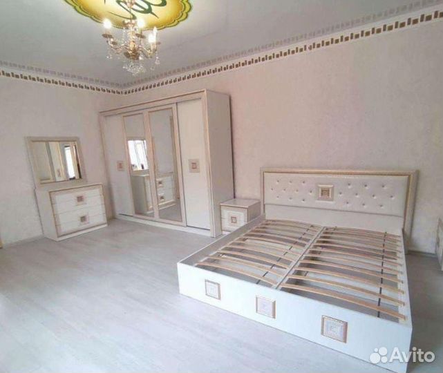 Спальный гарнитур