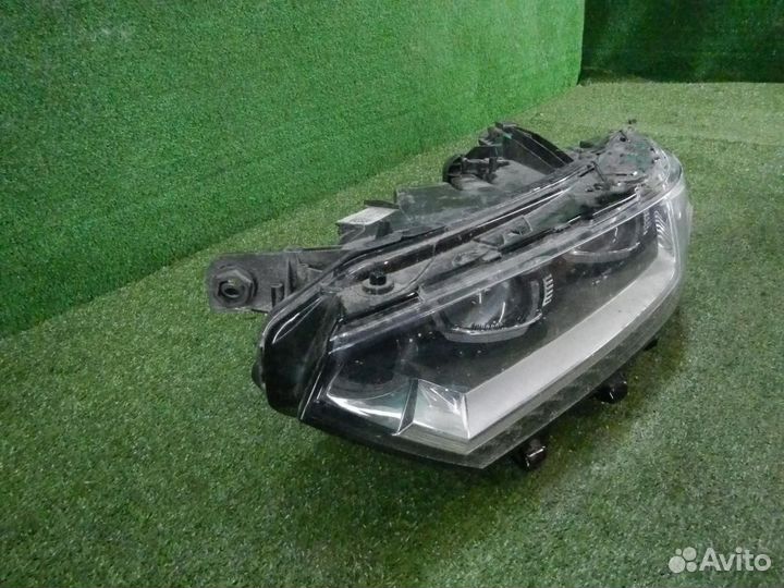 Фара левая Volkswagen Passat
