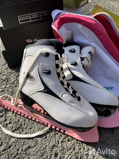 Коньки новые женские