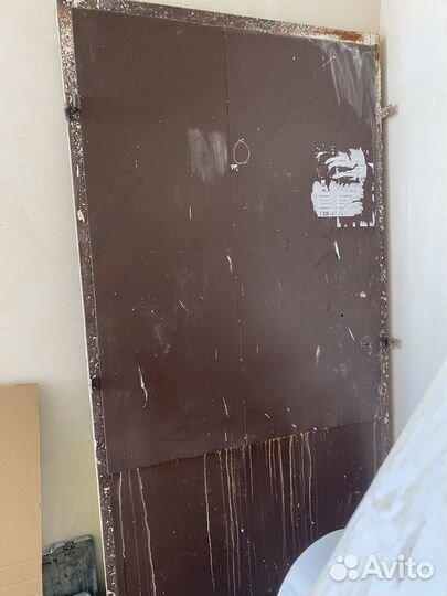 Дверь входная металлическая от застройщика