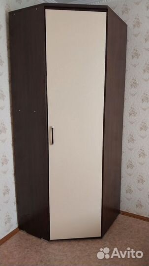 Угловой шкаф