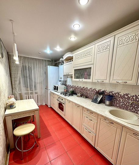 4-к. квартира, 74,5 м², 2/5 эт.