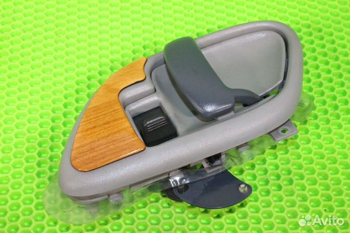 Ручка двери внутрен. правая Chevrolet Tahoe GMT400