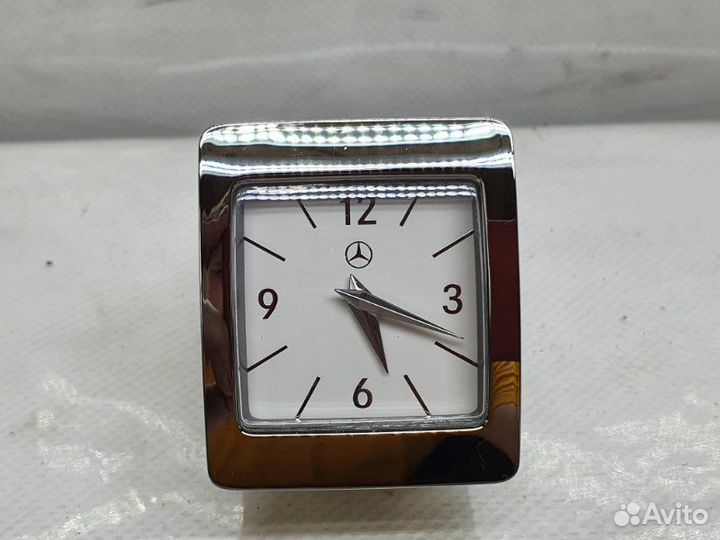 Часы Mercedes-Benz E C207 3.0 2015