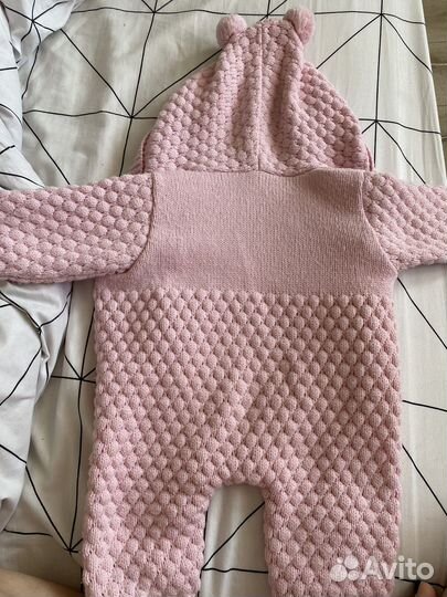 Вязаные комбинезоны для двойни девочек