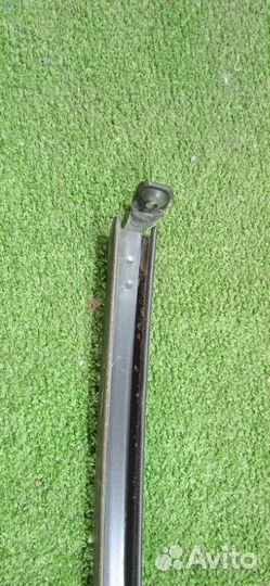 Направляющая стекла задняя правая Nissan Micra