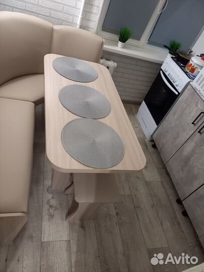 Кухонный мягкий уголок