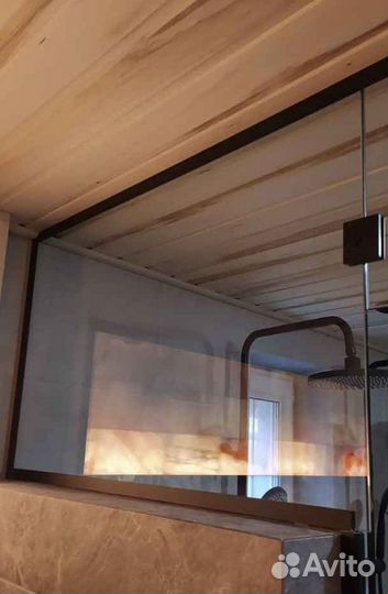 Раздвижная душевая перегородка из стекла