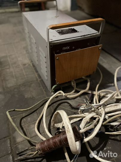 Устройство Зарядно-пусковоесварочное узпс-П-12-10