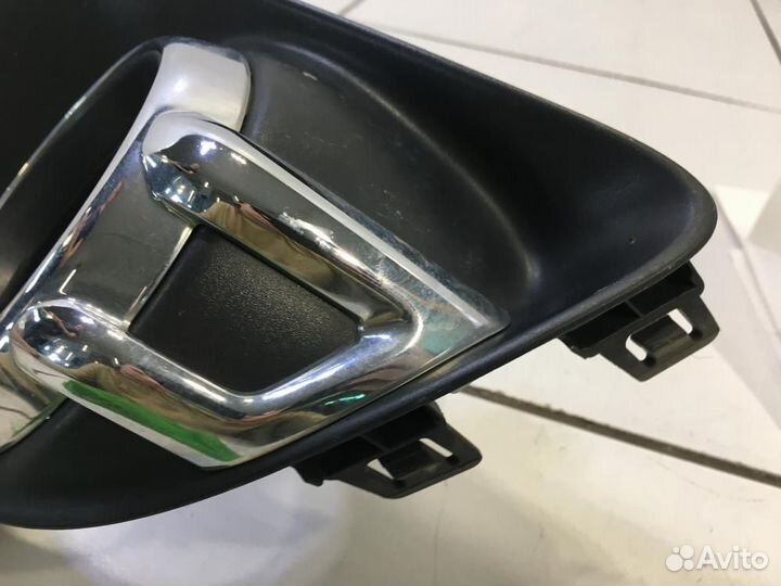 Окантовка противотуманной фары правая Mitsubishi A