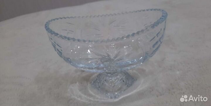 Конфетница на ножке