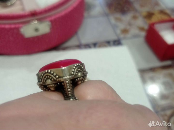 Серебряные серьги с пресованым кораллом