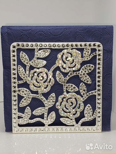 Салфетница металлическая со стразами