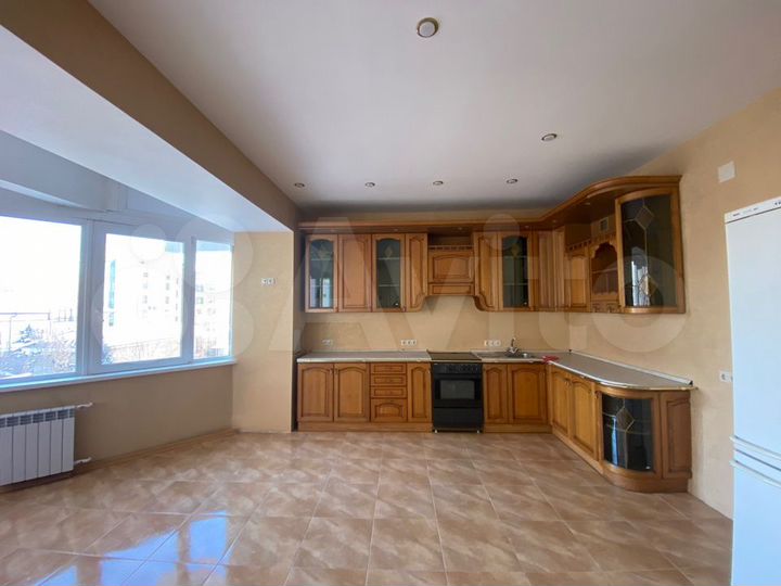 3-к. квартира, 161 м², 3/6 эт.