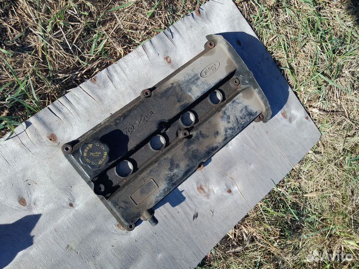Клапанная крышка 1.8 Ford mondeo 1998