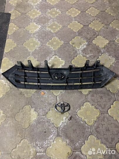 Решетка радиатора toyota highlander 2