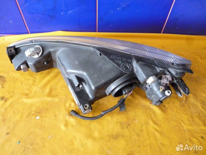 Фара передняя правая пежо 206 Peugeot 206