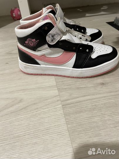Кроссовки для девочки