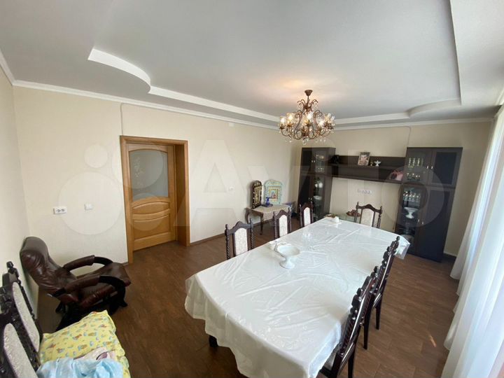 Коттедж 280 м² на участке 10 сот.