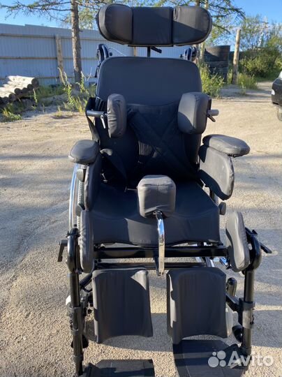 Коляска инвалидная, почти новая