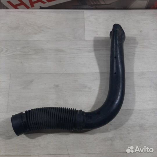 Патрубок воздушного фильтра LADA Largus 2013