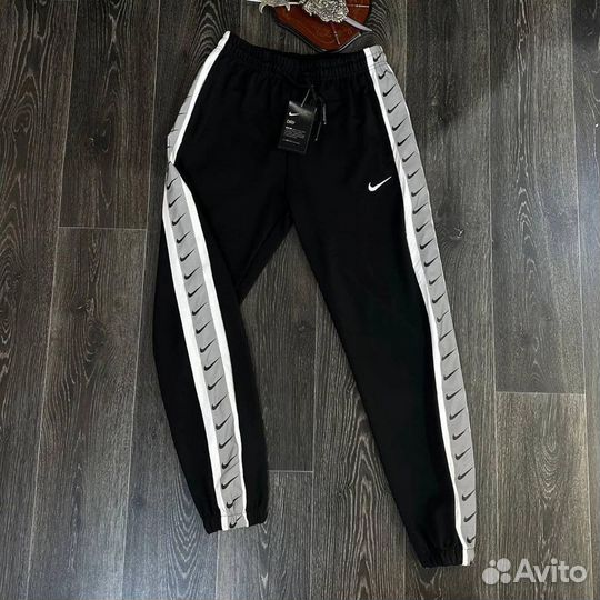 Спортивные штаны nike с лампасами