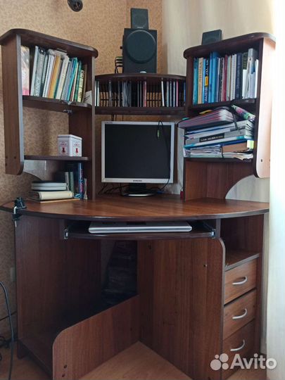Компьютерный стол угловой