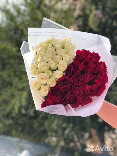 Букет из 51 розы в виде сердца