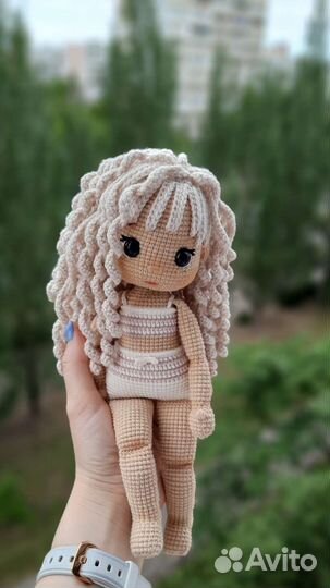 Вязаная кукла ручной работы